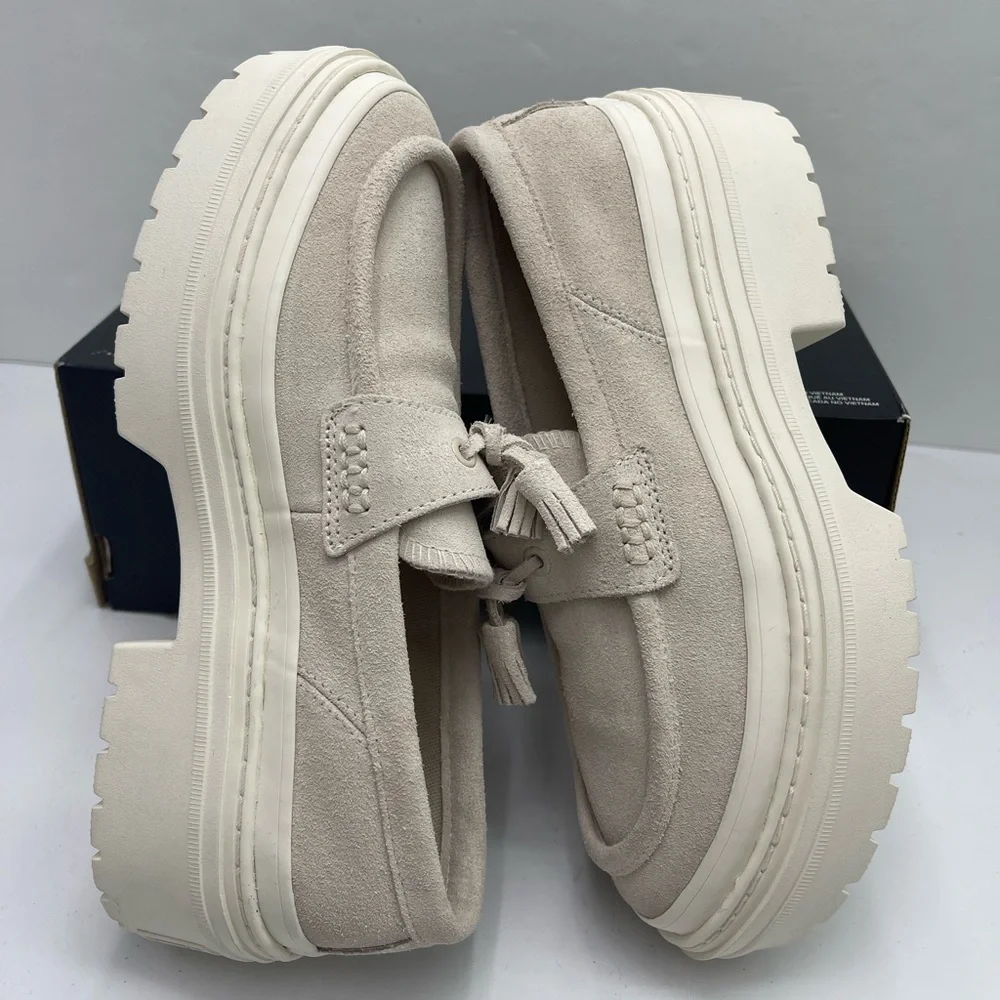 Converse A15553C
CTAS LUGGED HEEL LOAFER OX
LIGHT DUNE/EGRET/LIGHT DUNE Platform - Picture 9 of 16